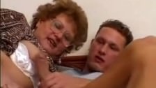 Русская жирная бабушка с внуком анал